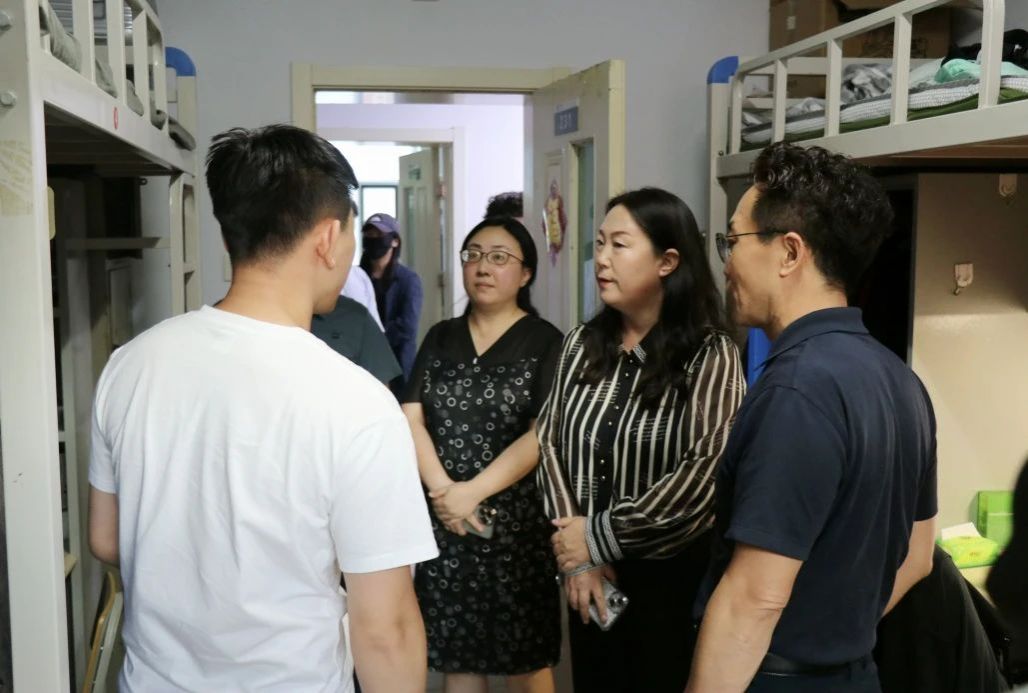 情暖校园，关怀满舍 | 今年会官网领导老师开展新学期学生宿舍走访活动